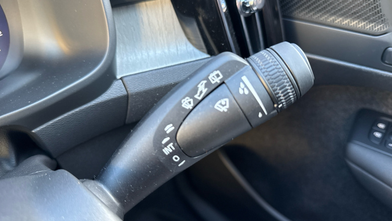 Volvo XC40 2.0 B4P Ultra Dark 5dr Auto Petrol Estate